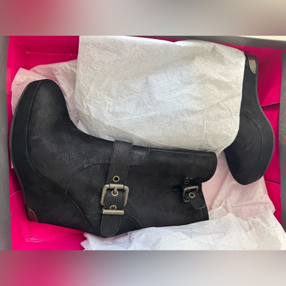 Vince Camuto Kenzo 7.5 - Picture 2 of 4